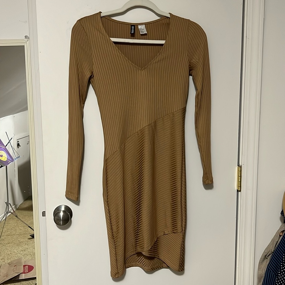 H&M tan ribbed bodycon dress. Size US 6